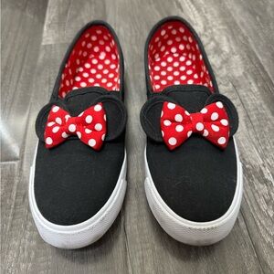 Minnie Mouse slip on sneakers